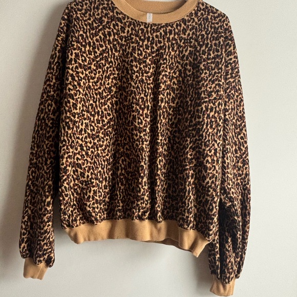 Fabletics Tan and Black Leopard Print Top - Picture 1 of 2